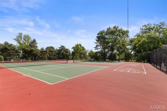 5431 Vicar Court, St Louis, MO 63119
