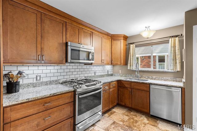 5431 Vicar Court, St Louis, MO 63119
