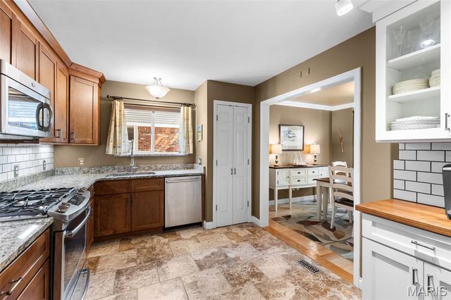 5431 Vicar Court, St Louis, MO 63119