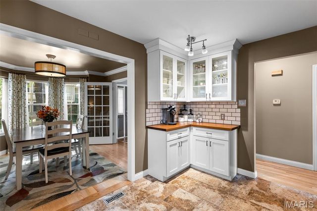 5431 Vicar Court, St Louis, MO 63119