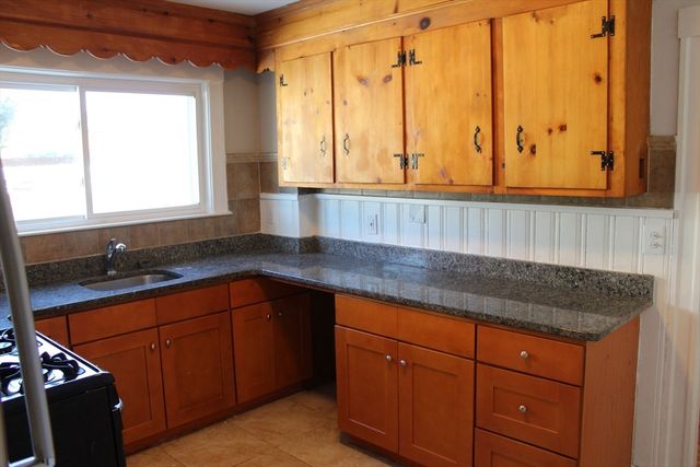 18 Sherwood Rd 1, Weymouth, MA 02191