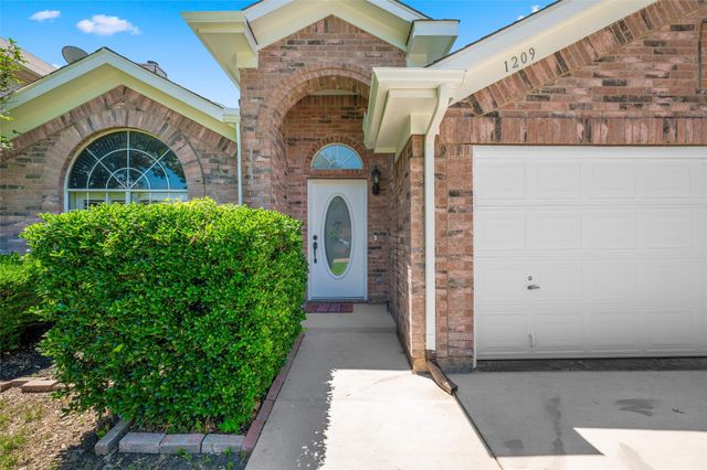 1209 Secretariat Drive, Grand Prairie, TX 75052
