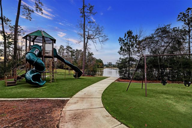1365 Knollbridge Point Lane, Pinehurst, TX 77362