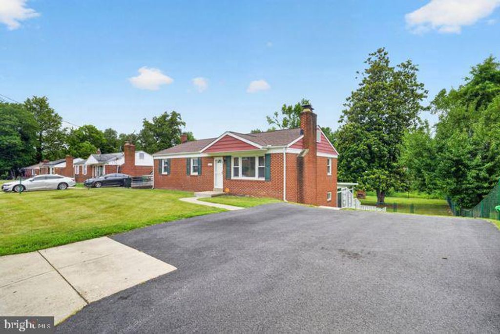 4112 BEACHCRAFT CT, Temple Hills, MD 20748