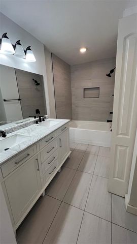11065 NW 38th Pl, Sunrise, FL 33351