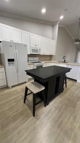 11065 NW 38th Pl, Sunrise, FL 33351
