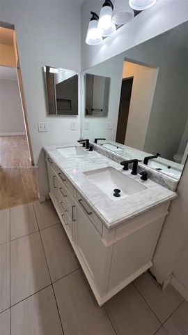 11065 NW 38th Pl, Sunrise, FL 33351