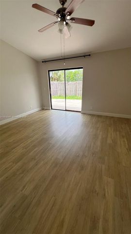 11065 NW 38th Pl, Sunrise, FL 33351