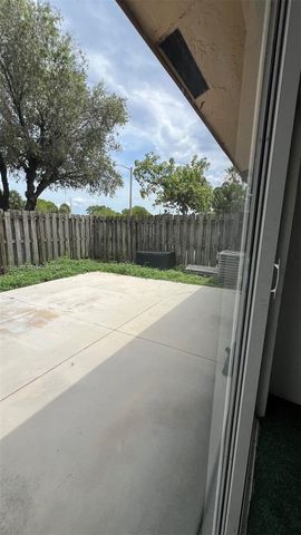 11065 NW 38th Pl, Sunrise, FL 33351