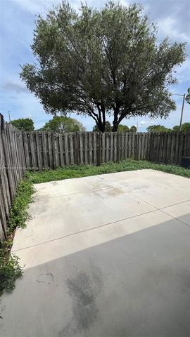 11065 NW 38th Pl, Sunrise, FL 33351
