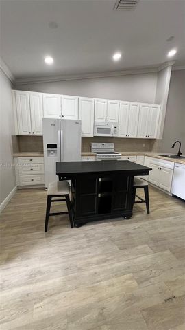 11065 NW 38th Pl, Sunrise, FL 33351
