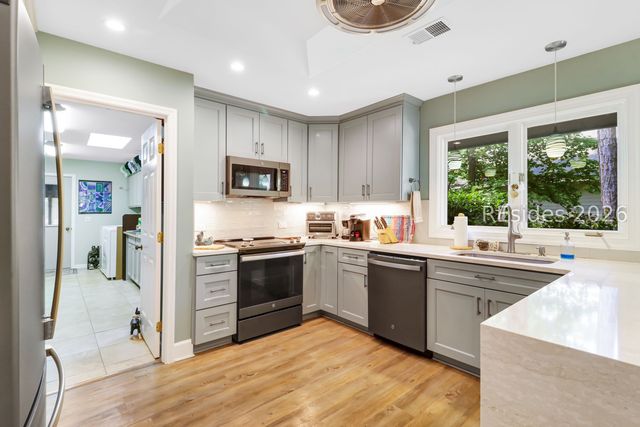 67 Dolphin Head Dr, Hilton Head Island, SC 29926
