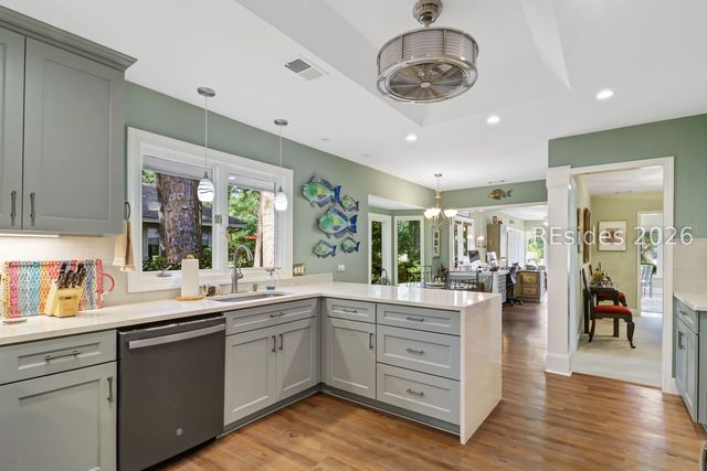 67 Dolphin Head Dr, Hilton Head Island, SC 29926