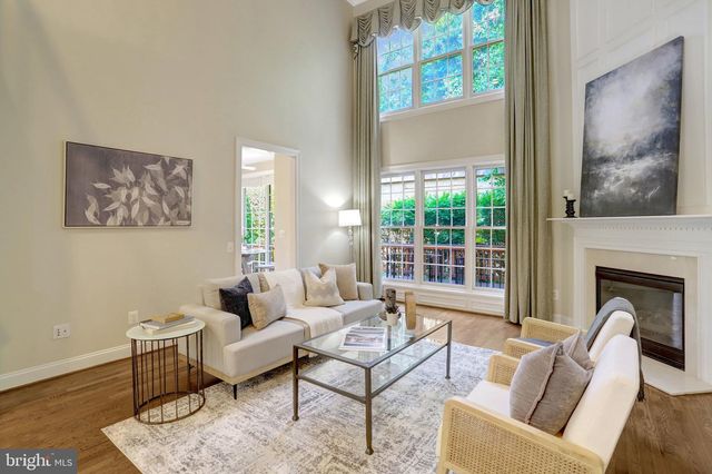 6276 KINGFISHER LN, Alexandria, VA 22312