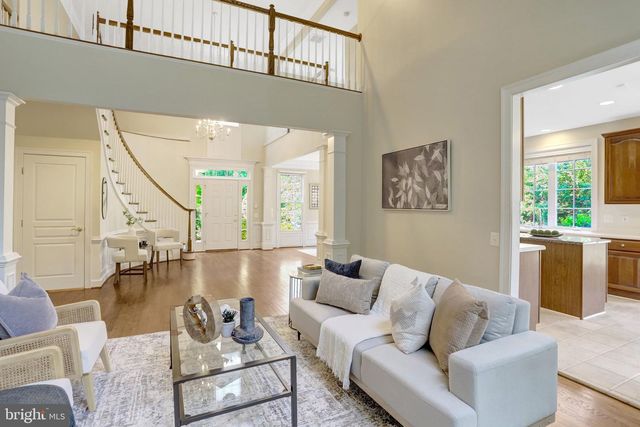6276 KINGFISHER LN, Alexandria, VA 22312