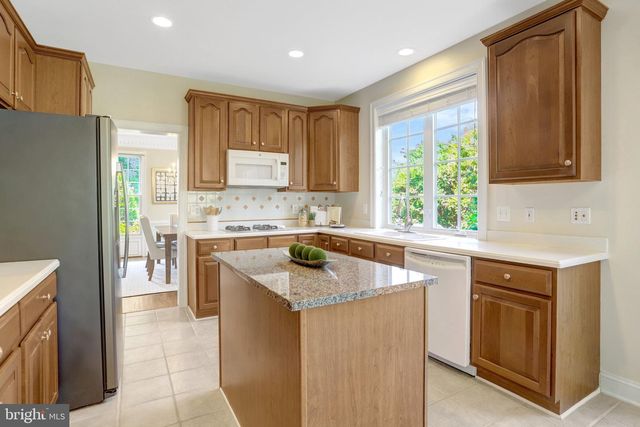6276 KINGFISHER LN, Alexandria, VA 22312
