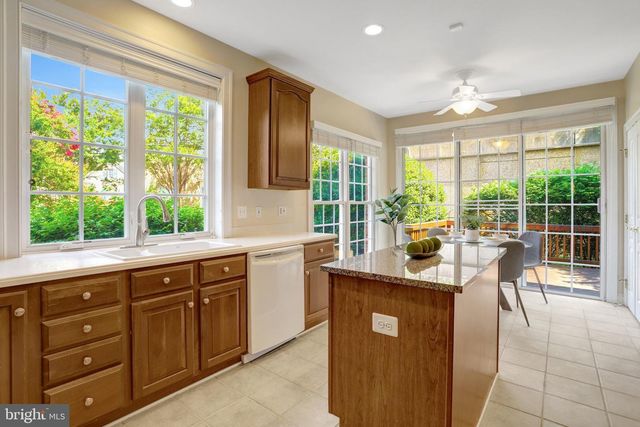6276 KINGFISHER LN, Alexandria, VA 22312