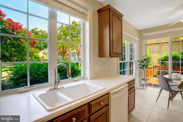 6276 KINGFISHER LN, Alexandria, VA 22312