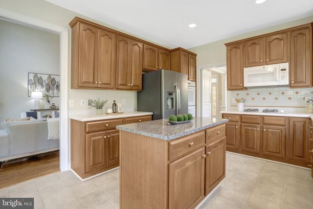 6276 KINGFISHER LN, Alexandria, VA 22312