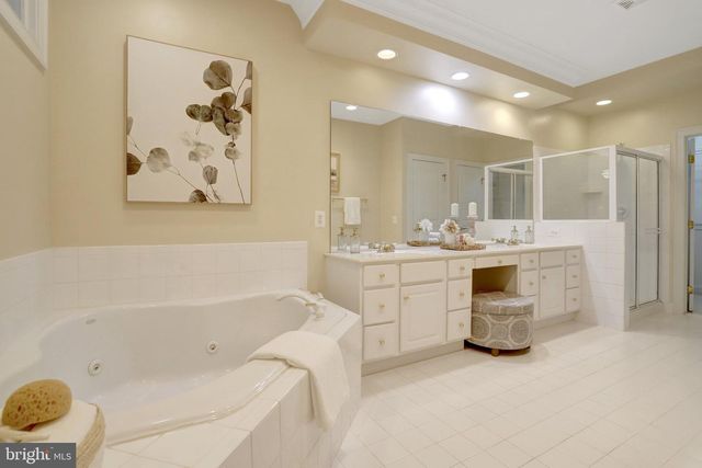 6276 KINGFISHER LN, Alexandria, VA 22312