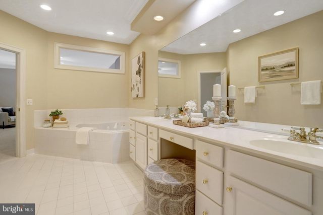 6276 KINGFISHER LN, Alexandria, VA 22312