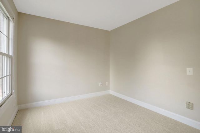 6276 KINGFISHER LN, Alexandria, VA 22312