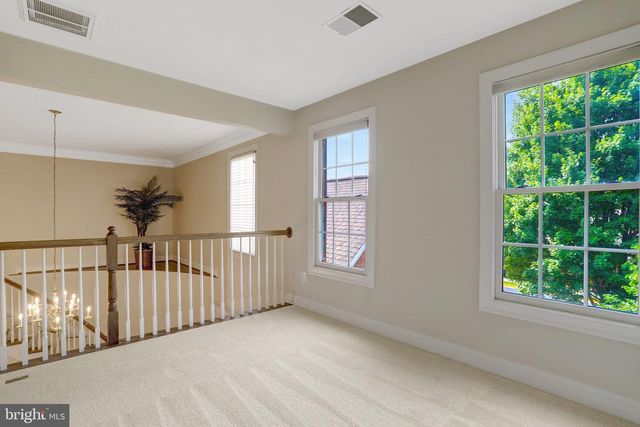 6276 KINGFISHER LN, Alexandria, VA 22312