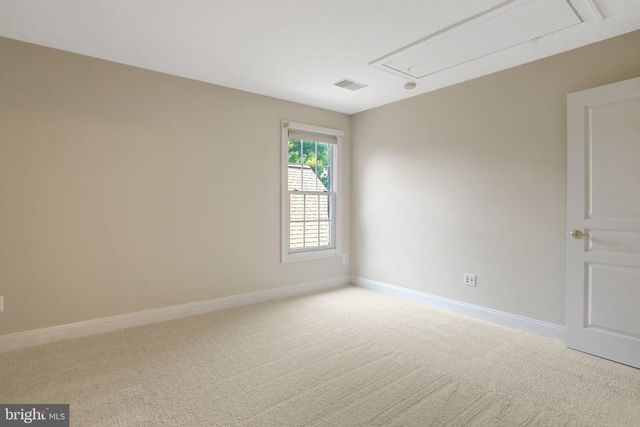 6276 KINGFISHER LN, Alexandria, VA 22312