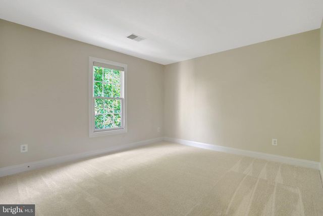 6276 KINGFISHER LN, Alexandria, VA 22312