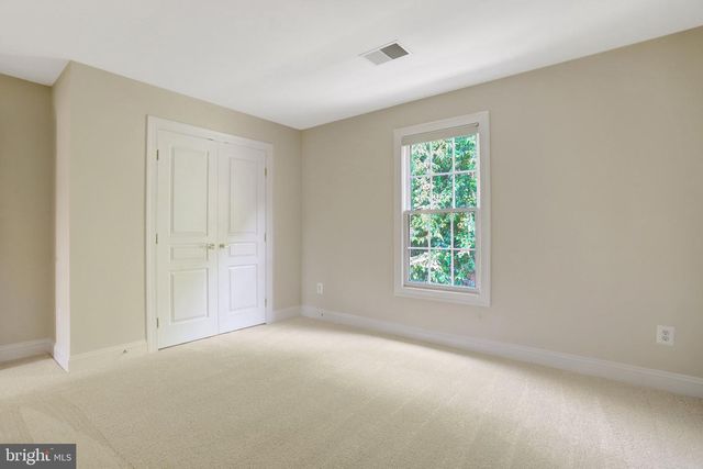 6276 KINGFISHER LN, Alexandria, VA 22312