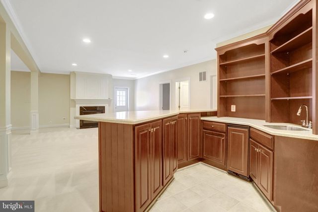 6276 KINGFISHER LN, Alexandria, VA 22312