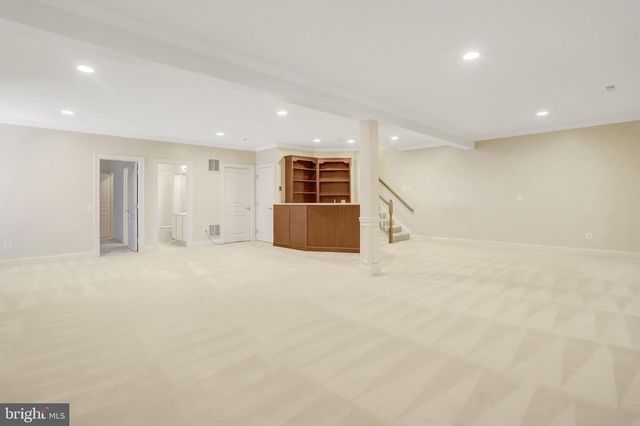6276 KINGFISHER LN, Alexandria, VA 22312