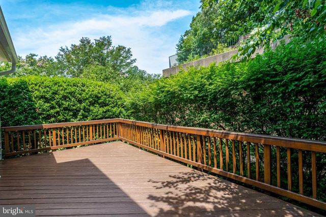 6276 KINGFISHER LN, Alexandria, VA 22312