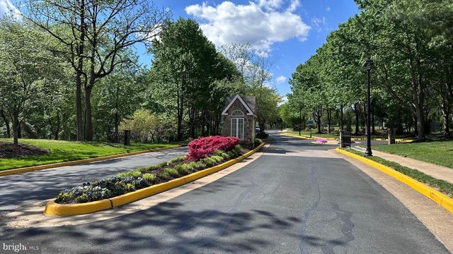 6276 KINGFISHER LN, Alexandria, VA 22312