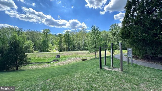 6276 KINGFISHER LN, Alexandria, VA 22312