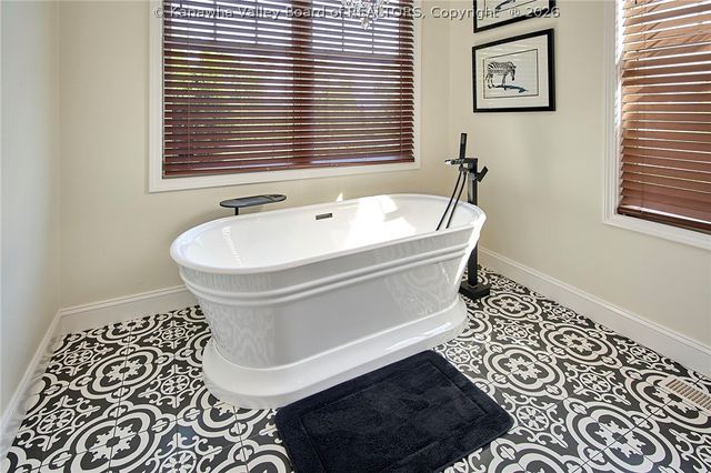 320 Sundown Ridge Road, South Charleston, WV 25309