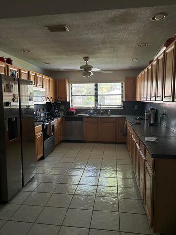 1410 NW 93rd Terrace, Coral Springs, FL 33071