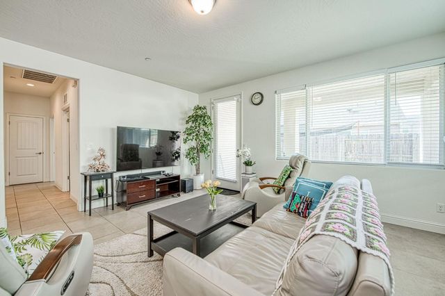 3852 Morris Avenue, Clovis, CA 93619