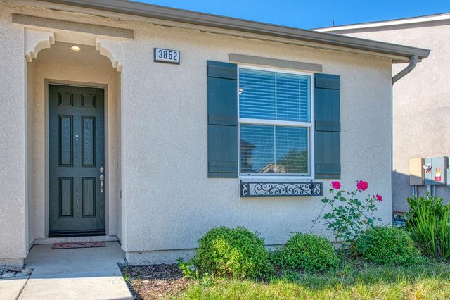 3852 Morris Avenue, Clovis, CA 93619