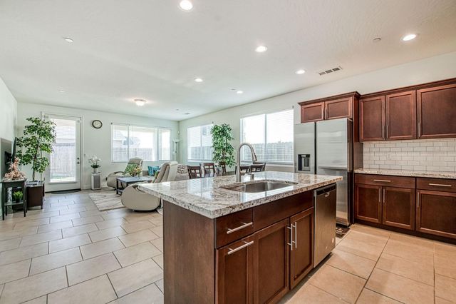 3852 Morris Avenue, Clovis, CA 93619