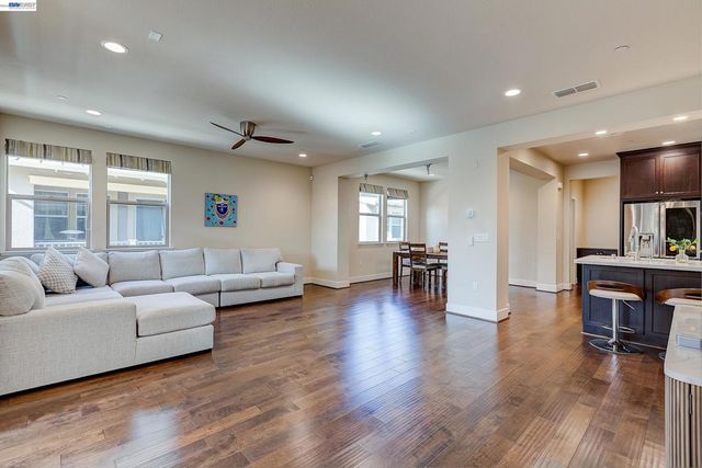 716 TRANQUILITY CIR 1, Livermore, CA 94551