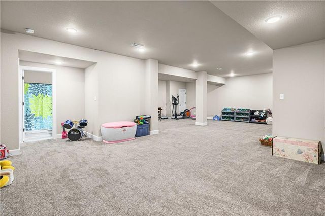 338 Headwaters Drive, Lawrence, KS 66049