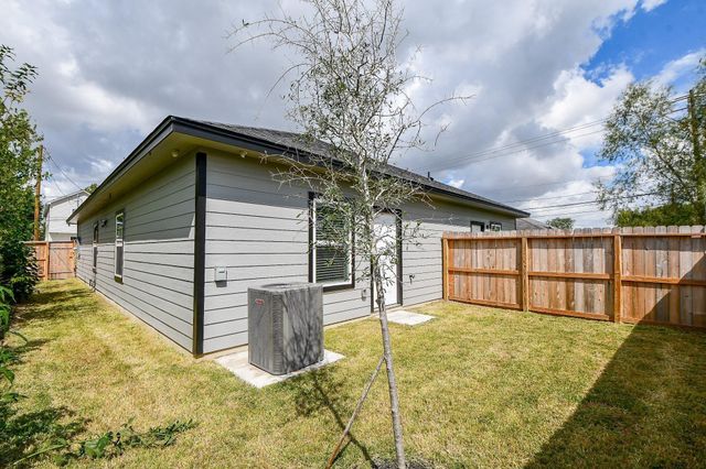 9734 Pelsey Street A, Houston, TX 77029