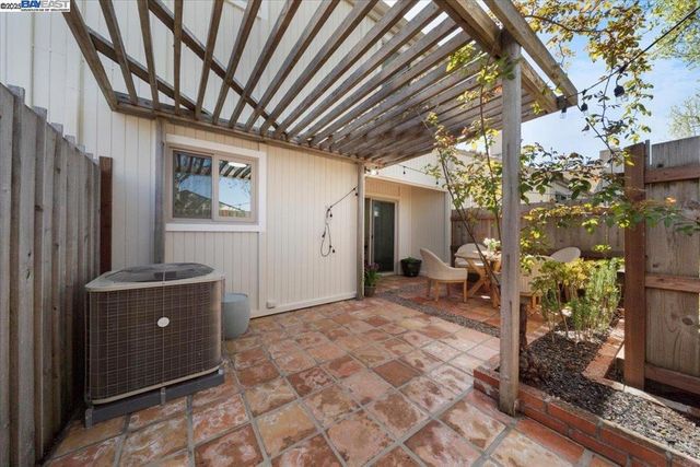 427 Chalda Wy., Moraga, CA 94556