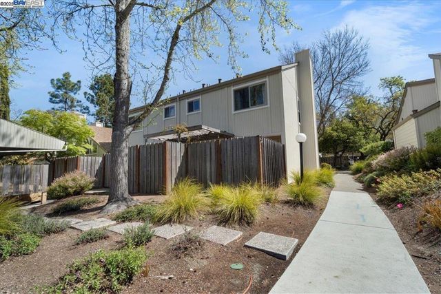 427 Chalda Wy., Moraga, CA 94556