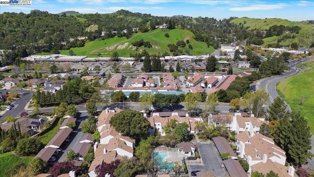 427 Chalda Wy., Moraga, CA 94556