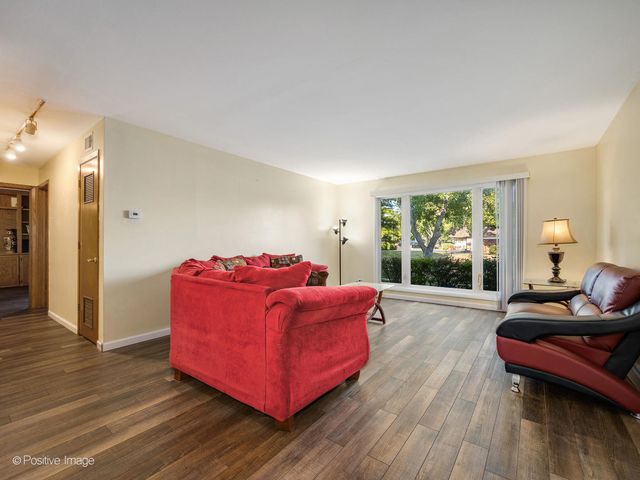 1322 S New Wilke Road 1C, Arlington Heights, IL 60005