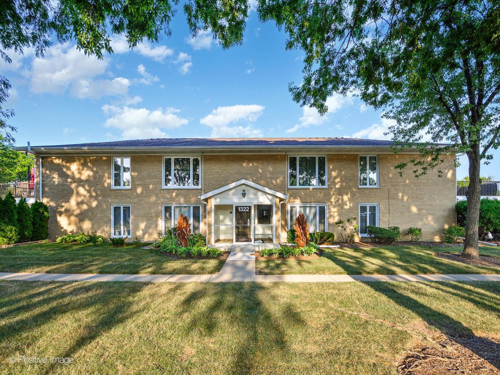 1322 S New Wilke Road 1C, Arlington Heights, IL 60005