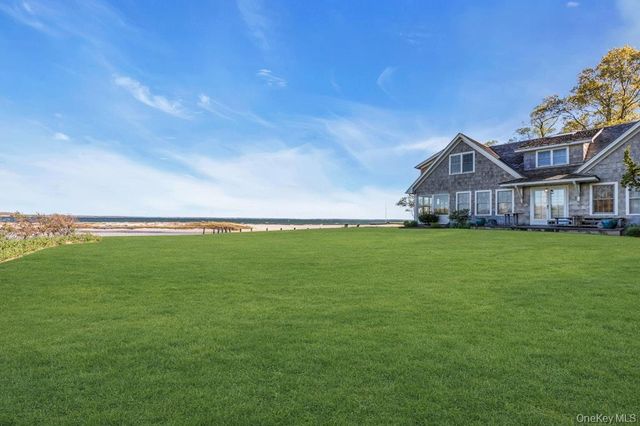 10450 New Suffolk Avenue, Cutchogue, NY 11935