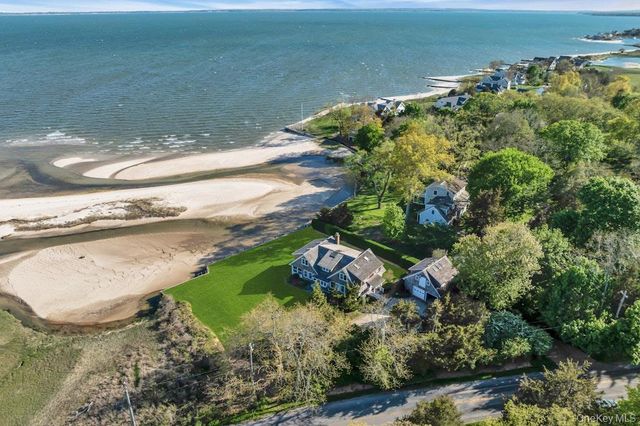10450 New Suffolk Avenue, Cutchogue, NY 11935